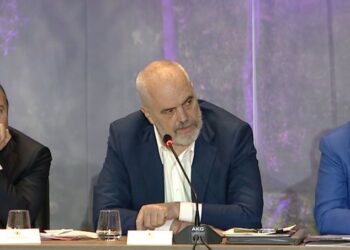 Kongresi/Rama kritikon meshkujt dhe u bën thirrje grave: Shfrytëzojeni mundësinë sa jam unë, merrni pushtetin që ju takon dhe…