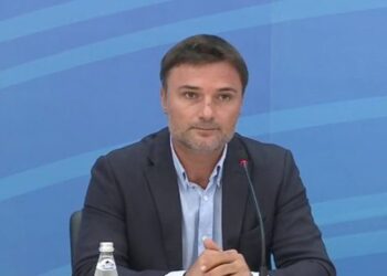 Berisha non-grata/ Alibeaj: Duhet të vetësakrifikohet, s’duhet të prekë të ardhmen e…