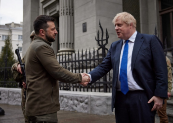 Johnson telefonatë me Zelensky/ Kryeministri britanik premton armatim të rëndë dhe…