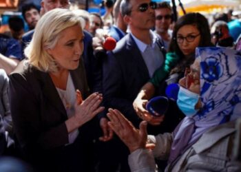 Zgjedhjet presidenciale/ Le Pen sfidon në Francë: “Do të ndaloj shamitë në publik”