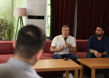 Damian Gjiknuri bashkëbisedon me të rinjtë: Popullojeni Partinë Socialiste, e keni vetë në dorë të ardhmen tuaj!