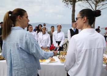 Punësimet në turizëm/ Kumbaro premton nga Vlora: T’u japim dinjitet profesioneve të shërbimit