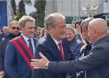 “2 Prilli” bashkon PD/ Berisha “bën” kryetarin në Shkodër, takon deputetët: Se kam për herë të parë…!