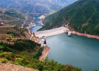 Reshjet e shiut përmirësojnë situatën hidrike, shkon në 271 metra niveli i ujit në liqenin e Fierzës