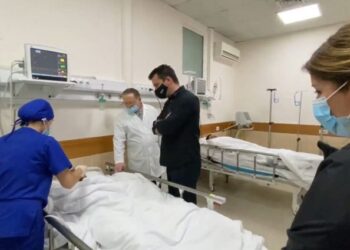 Aksidenti me autobuz/ Veliaj viziton të lënduarit në spitalin e Traumës: I ruajti Zoti