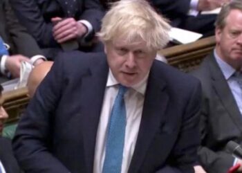 VIDEO/ Vrasja e civilëve në Ukrainë, Johson i bën thirrje publikut rus në gjuhën e tyre: Reagoni kundër luftës, Putin s’vepron në emrin tuaj