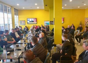 Berisha sherr me Kim për Alibeajn/ Basha vijon takimet me demokratët, bashkëbisedon me një grup mbështetësish