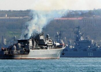 Mbrojtja ajrore nuk u aktivizua? Zyrtari amerikan tregon 4 arsyet e mbytjes së luftanijes ruse ‘Moskva’