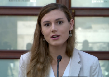 Bora Muzhaqi: Qesh edhe vetë me lapsuset e mia kur i dëgjoj, përpiqem shumë të mos gaboj, por…!