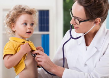Virusi që prek fëmijët/ Eksperti i shëndetit: Mos të çuditemi nëse në maj dhe qershor të…