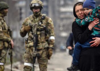 “Ju po vrisni…”/ Nënat nxisin ushtarët rusë për të qëlluar mbi civilët e fëmijët në Ukrainë: Bir mos u mposht, po bëni punë të shkëlqyer