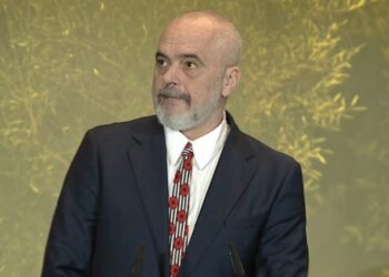 Kaçakët e koalicionit te Shëndetësia/ Rama tallet me ish-ministrin e PD: Imagjinoni takimin e Nard Ndokës në zyrën me Covid