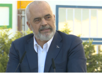 Rama: Me PD ju dukej vetja si turistë. Rindërtimin s’po e bëjmë për vota, kjo qeveri e poshtër po ju paguan…!
