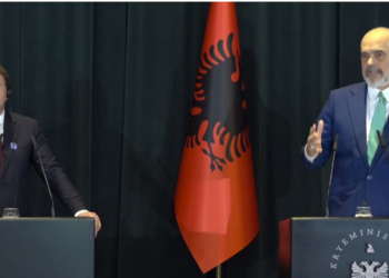 Ndarja e Tiranës nga Shkupi/ Rama: S’mund t’i biem këmbës ‘o tani o rashë e vdiqa’ se na mbyllin në banjë. Duhet djegur me shumë kujdes shamia e beqarit