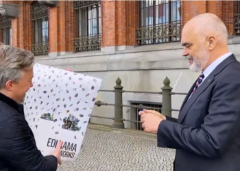 VIDEO/ Ramës i bëjnë “pritë” në Berlin, ja çfarë i kërkoi qytetari gjerman