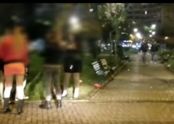 “Ulem në kafe dhe i pyes djemtë nëse…”, rrëfehet i riu që ushtron prostitucionin në kryeqytet