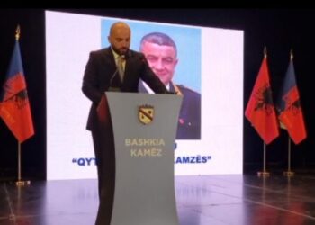 “Qytetar nderi”/ Pallati i Kulturës në Kamzë pagëzohet me emrin e ish-policit të vrarë, Artan Cukut