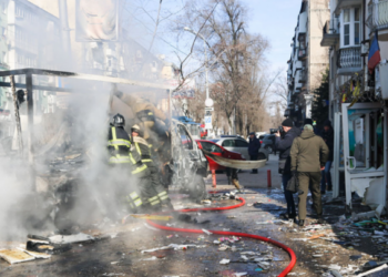 Lufta në Ukrainë/ 30 të vdekur dhe qindra të plagosur nga sulmi me raketa në stacionin hekurudhor