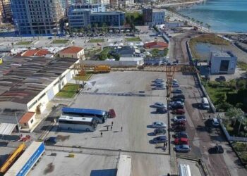 Operacioni i SPAK/ Kalonin mallra kontrabandë në Portin e Vlorës, arrestohen “pronarët”, në kërkim 2 doganierët