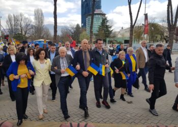Manifestimi/ “Putin i bëri keq llogaritë”, Kim: Nuk ka persona më të fortë se shqiptarët që e dinë mirë se…