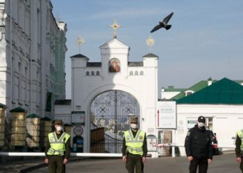 Nuk ka meshë në Ukrainë/ Kishat do të mbyllen gjatë shtetrrethimit për Pashkët Ortodokse