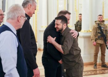 Presidentët e Polonisë dhe vendeve Baltike shkojnë në Kiev, i premtojnë ndihmë Zelenskyt: Krimet e Rusisë të ndëshkohen