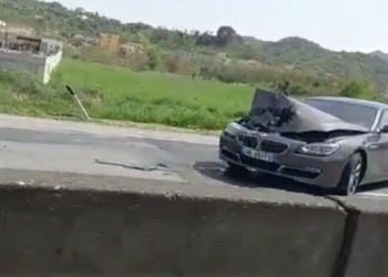 VIDEO / Aksident i trefishtë në autostradën Tiranë – Durrës, shikoni si janë bërë makinat