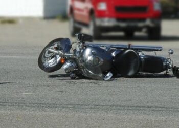 Motori përplaset me autobusin e linjës në Shkozë, ndërron jetë 45-vjeçari