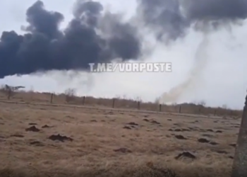 VIDEO/ Ngritja e pabesueshme e pilotit hero ukrainas nën bombat e rusëve, Mig 29 rrëshqet…!