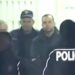 FOTO/ Me pranga në duar dhe i rrethuar nga policët, momenti kur Bllako del nga Gjykata e Posaçme për në burg