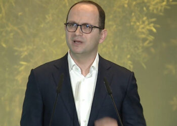 “Duhet një parti që shkon te vlerat dhe jo te boshti i pushtetit”/ Bushati: Politika, jeta në një lente zmadhuese, me sprova dhe zhgënjime