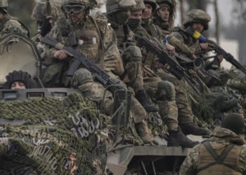 VIDEO/ Putin i përdor si “gogol” për armiqtë e tij, ja momenti kur një ushtar çeçen qëllohet për vdekje në Mariupol