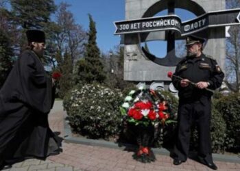 Në Sevastopol mbahet “ceremoni mortore”/ Rusët në zi për humbjen e luftanijes Moskva: Ishte simbol i fuqisë e shpresës sonë