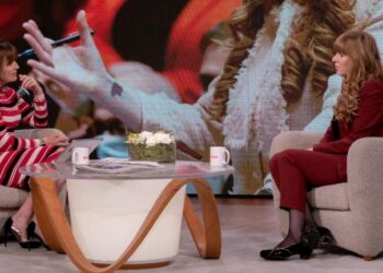 “I hapte këmbët për të provokuar Johnson”/ Deputetja laburiste, del në publik për herë të parë pas ‘skandalit’ me…pantallona: I mësoni djemtë të jenë …!