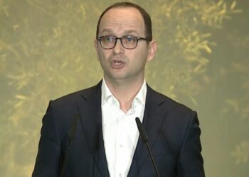 Bushati: Situata e pazakontë që po përjeton opozita duhet të na shqetësojë! Fjala kompromis s’duhet konsideruar si pazar i rëndomtë apo si fjalë e ndyrë