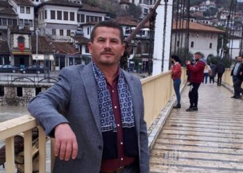 “Sa bukur je veshur sot”/ Gjykata e Lushnjës lë në burg drejtorin e shkollës: Ngacmoi seksualisht të miturën