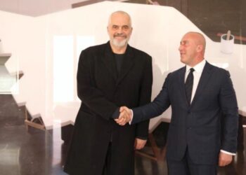 “Shkrihen” akujt/ Rama pret Haradinajn në Tiranë, poston foto nga takimi! Ja çfarë u diskutua