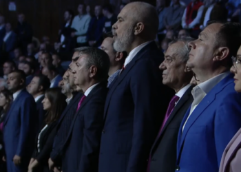 FOTO/ Priten ndryshime?! Pasi dha dorëheqjen nga çdo funksion, Gramoz Ruçi rikthehet në krah të Edi Ramës