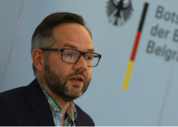 Ish-ministri gjerman: BE të mbajë premtimet, të hapë negociatat për Shqipërinë, të heqë vizat për Kosovën