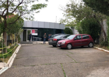 Zhduket kryesekretarja e Gjykatës së Lezhës/ Bashkëshorti denoncon në polici