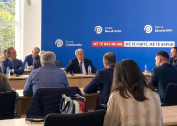 “Ti je gënjeshtar, as skuqesh e as zverdhesh. Zhvejk”/ Debati me dyer të mbyllura në Grupin e PD! Nga përplasja e Berishës me Alibeajn, te sulmet e Nokës ndaj Bardhit: Ke marrë tendera nga Rama