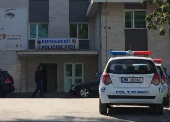 Avokatin fierak e rrahin brenda zyrës së tij, policia shpall në kërkim agresorin