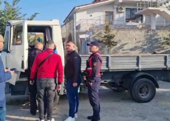 Detaje nga atentati në Lushnje/ Autori me kapuç në kokë, qëlloi me silenciator
