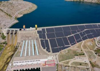 “I pari projekt në rajon”/ Rama: KESH do të nisë të prodhojë energji elektrike nga centrali fotovoltaik i Vaut të Dejës