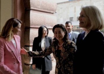 ‘Presidenti Biden, Sekretari Blinken dhe unë kemi besim të plotë tek Yuri Kim’/ Donfried flet për kritikat ndaj ambasadores së SHBA