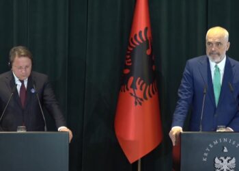 Batuta e Ramës në konferencë me Varhelyi: Kam mbetur pa ju dalë vetëm në frigorifer