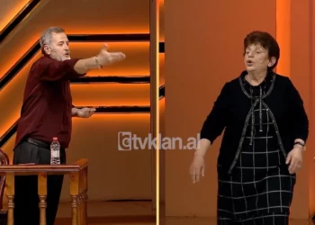 “Me letra false më bën dërr-dërr”, Leonora: Sot nuk flas me fëmijët, më kanë lënë të vetëm