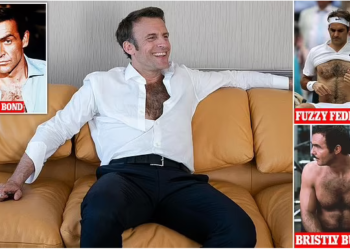 FOTO që po ‘çmend’ vajzat, duket si model…/ Me këmishën e hapur dhe i buzëqeshur, të gjithë sytë nga Macron