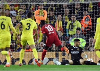 VIDEO/ Liverpool dominon dhe nuk gabon, “nëndetësja” fundoset për tre minuta në ‘Anfield’