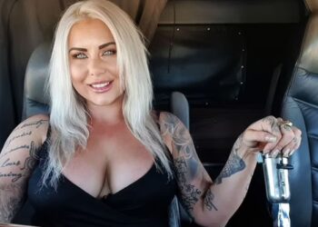 FOTO / ‘I kam vënë kapak, nuk bëj seks’! Flet shoferja e kamionit që fiton 63 mijë dollarë në vit